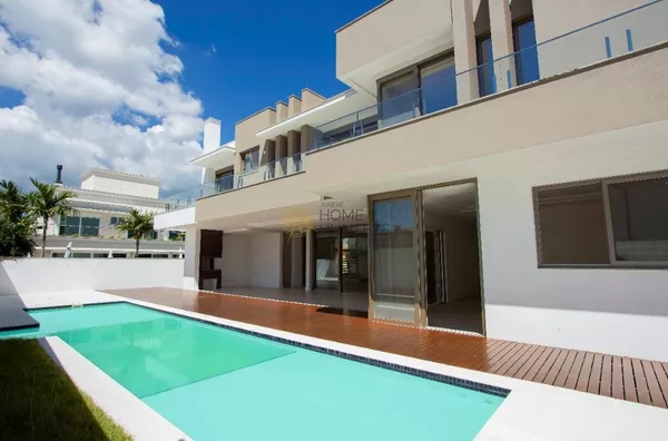 LINDA MANSÃO EM CONDOMÍNIO EM JURERÊ