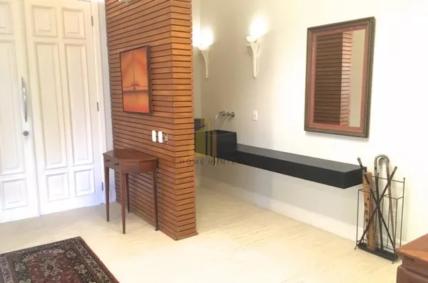 Excelente casa à 300 metros da praia.