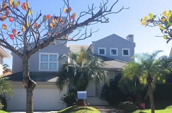 Excelente casa à 300 metros da praia.