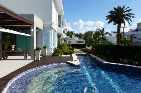 Linda mansão com 1085 m²