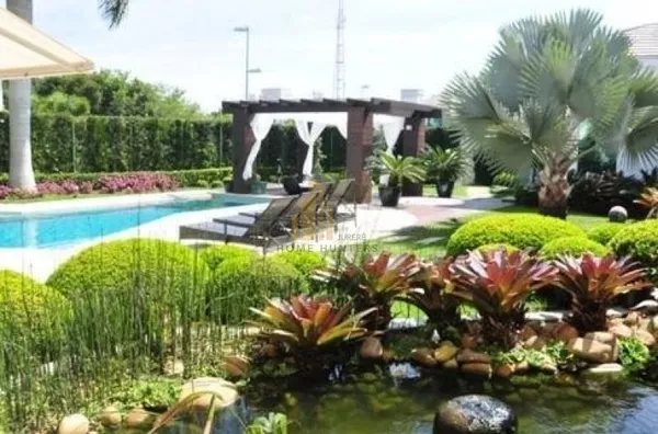 Linda mansão mobiliada em Jurerê Internacional