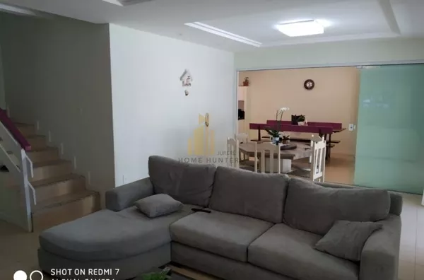 Excelente casa a 80 metros da praia de Canasvieiras.