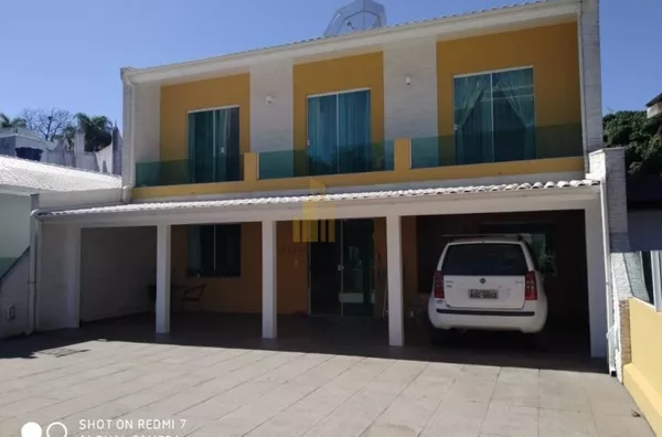 Excelente casa a 80 metros da praia de Canasvieiras.