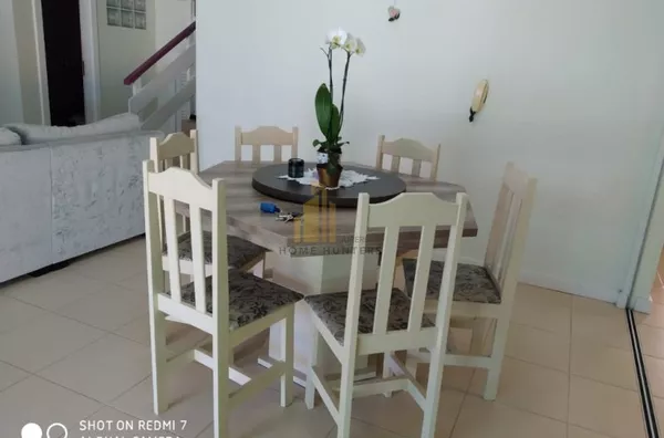 Excelente casa a 80 metros da praia de Canasvieiras.