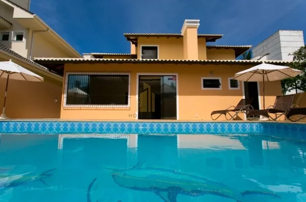 Excelente  4 suítes a 250 metros do mar