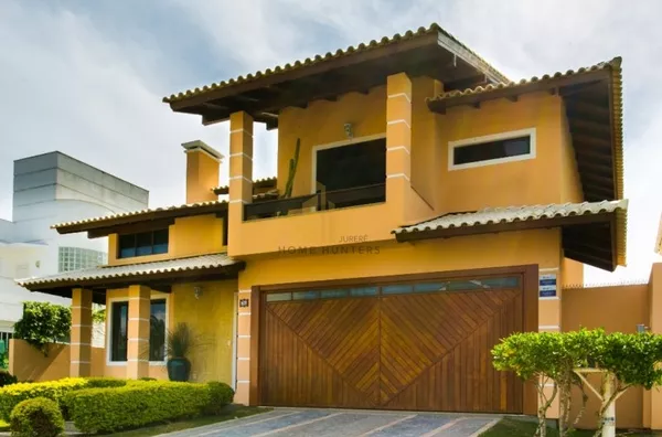 Excelente  4 suítes a 250 metros do mar