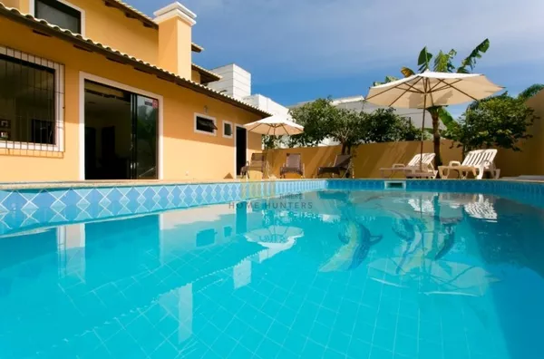 Excelente  4 suítes a 250 metros do mar