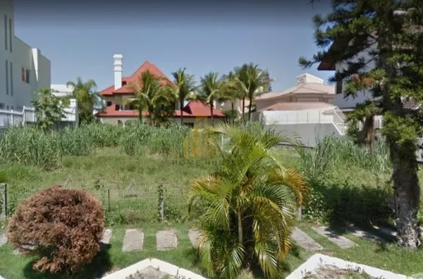 Excelente terreno com 600m² a 100 metros do mar