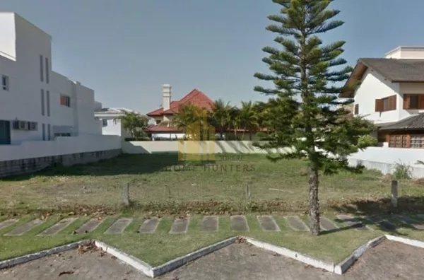 Excelente terreno com 600m² a 100 metros do mar