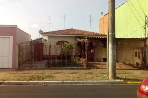 VENDE-SE CASA NO CERVEZÃO