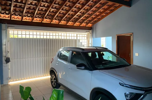 CASA BAIRRO JARDIM ITAPUÃ