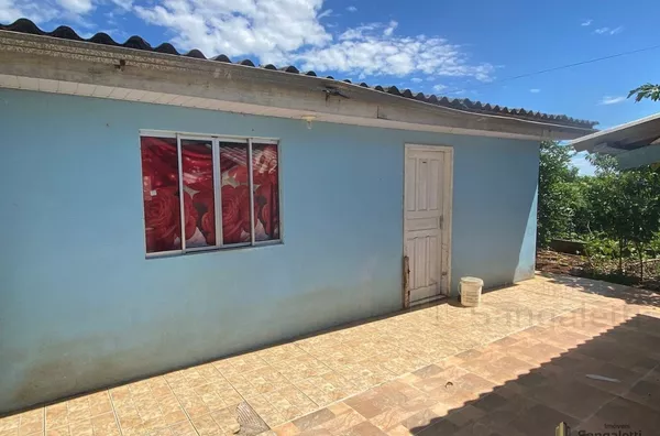 DUAS CASAS EM MESMO LOTE! 