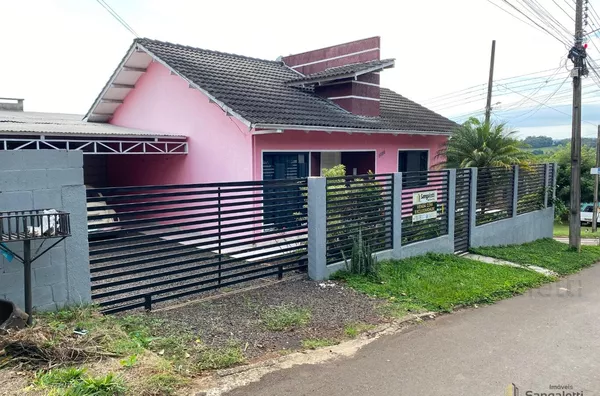 CASA DE ESQUINA NO FREI VITO