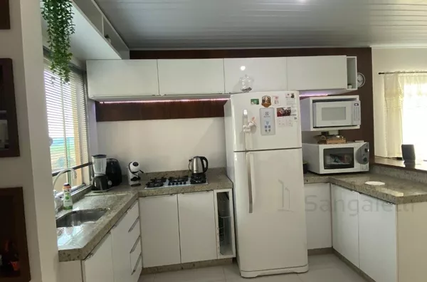 CASA COM PISCINA NO ALTO JARDINS