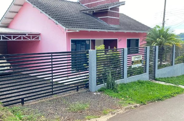 CASA DE ESQUINA NO FREI VITO