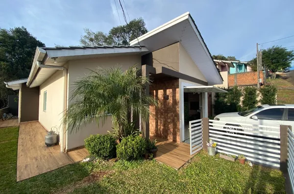 CASA COM PISCINA NO ALTO JARDINS