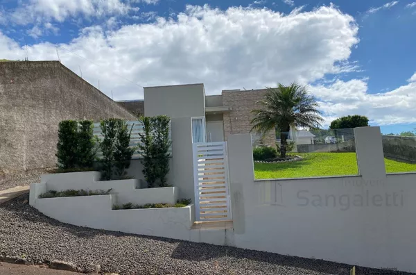 CASA ALTO PADRÃO NO LOTEAMENTO PARQUE DO LAGO