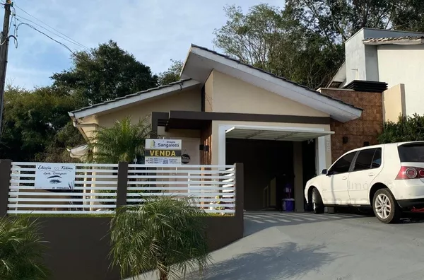 CASA COM PISCINA NO ALTO JARDINS