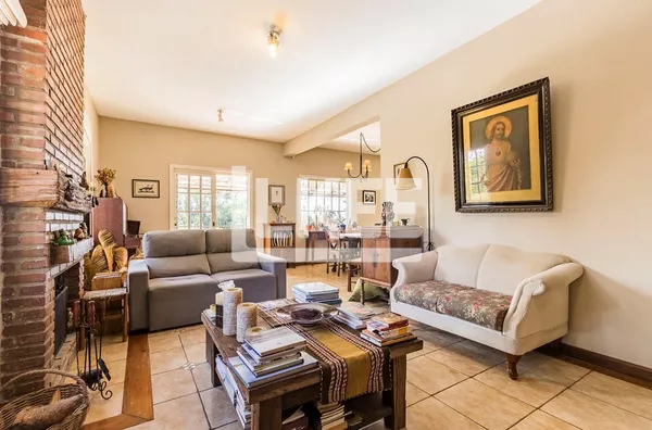 Belém Novo | Casa semi mobiliada à venda com 4 quartos (sendo 1 suíte) | 352,19m² | Churrasqueira | 4 Banheiros | 6 Vagas |  Em Porto Alegre/RS