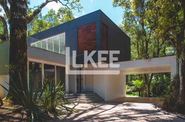 Gramado | Casa com 4 Quartos (sendo 4 suítes) à venda |  344,71m² | 6 Banheiros | 2 Vagas | Em Gramado/RS