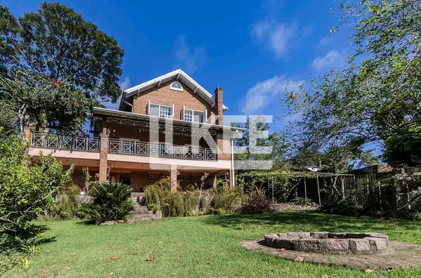 Belém Novo | Casa semi mobiliada à venda com 4 quartos (sendo 1 suíte) | 352,19m² | Churrasqueira | 4 Banheiros | 6 Vagas |  Em Porto Alegre/RS