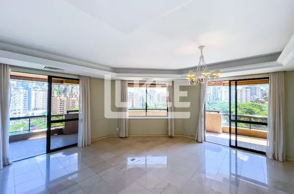 Petrópolis | Apartamento semi mobiliado | 4 quartos (sendo 3 suítes) à venda | 312,78 m² | 6 Banheiros | 3 vagas | Sacada | Churrasqueira | Hidro massagem | Em Porto Alegre/RS