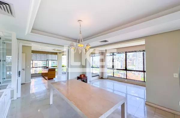 Petrópolis | Apartamento semi mobiliado | 4 quartos (sendo 3 suítes) à venda | 312,78 m² | 6 Banheiros | 3 vagas | Sacada | Churrasqueira | Hidro massagem | Em Porto Alegre/RS