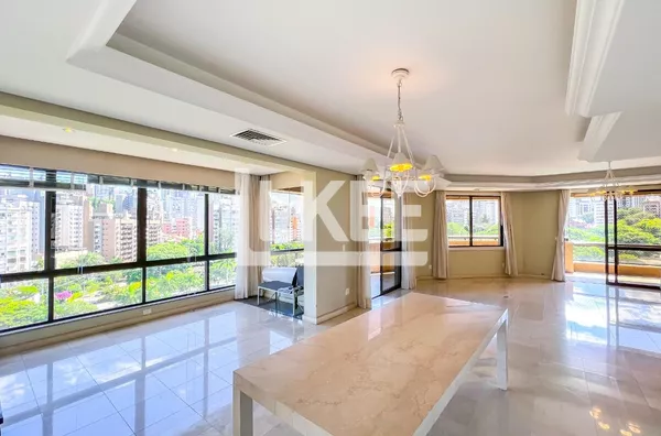 Petrópolis | Apartamento semi mobiliado | 4 quartos (sendo 3 suítes) à venda | 312,78 m² | 6 Banheiros | 3 vagas | Sacada | Churrasqueira | Hidro massagem | Em Porto Alegre/RS