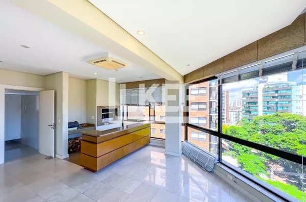 Petrópolis | Apartamento semi mobiliado | 4 quartos (sendo 3 suítes) à venda | 312,78 m² | 6 Banheiros | 3 vagas | Sacada | Churrasqueira | Hidro massagem | Em Porto Alegre/RS