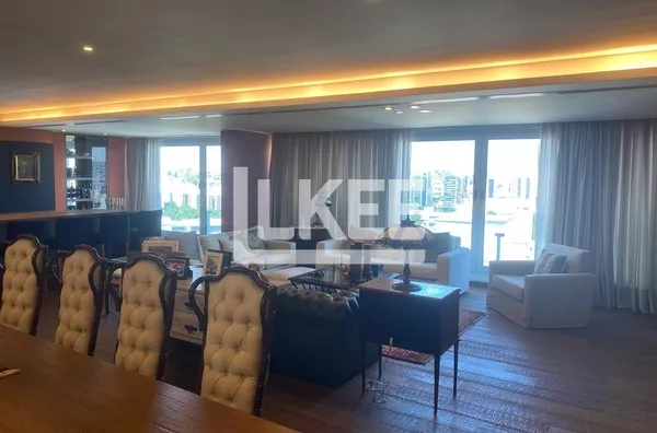 Jardim Europa | Apartamento semi mobiliado com 3 Quartos (sendo 3 suítes) | 336 m² | 5 Banheiros | 4 Vagas | Em Porto Alegre/RS