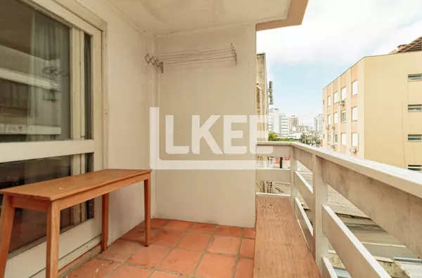 Santa Cecília | Apartamento com 2 quartos à venda | 77m² | Sacada | 2 Banheiros | 1 Vaga | Em Porto Alegre/RS