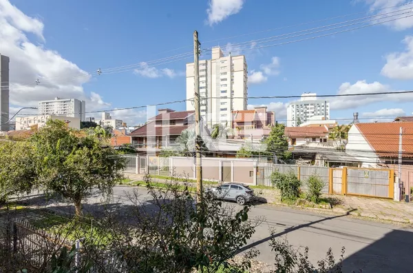Jardim Botânico | Apartamento Semimobiliado com 2 quartos (sendo 1 suíte) à venda | 105 m² | 3 Banheiros | 2 vagas | Em Porto Alegre/RS
