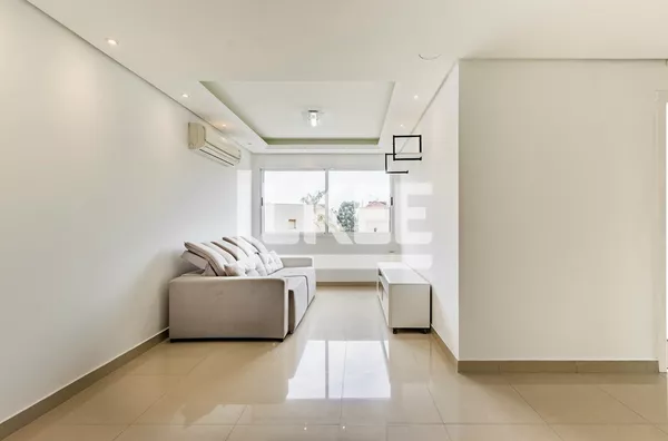 Vila Ipiranga | Apartamento Semimobiliado com 3 quartos ( sendo 1 suíte) à venda | 69m² | 3 Banheiros | 1 vaga | Em Porto Alegre/RS