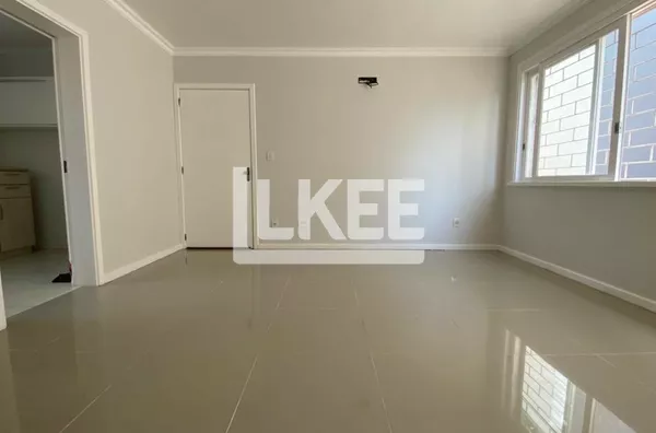 Petrópolis | Apartamento térreo com 3 quartos (sendo 1 suíte) à venda | 125 m² | 3 Banheiros | 2 vagas | Em Porto Alegre/RS