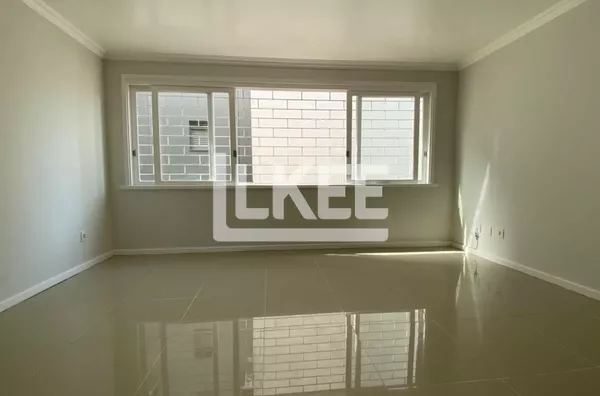 Petrópolis | Apartamento térreo com 3 quartos (sendo 1 suíte) à venda | 125 m² | 3 Banheiros | 2 vagas | Em Porto Alegre/RS