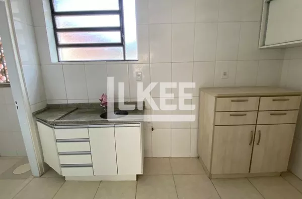 Petrópolis | Apartamento térreo com 3 quartos (sendo 1 suíte) à venda | 125 m² | 3 Banheiros | 2 vagas | Em Porto Alegre/RS