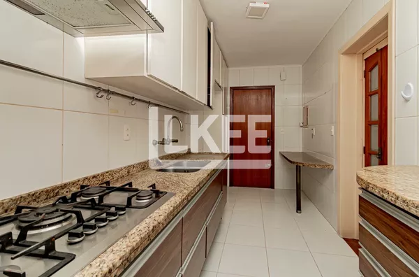 Petrópolis | Apartamento semimobiliado com 2 Quartos (sendo 1 suíte) | 102 m² | 3 Banheiros | 1 Vaga | Em Porto Alegre/RS