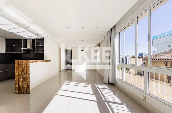 Menino Deus | Apartamento Semimobiliado com 2 quartos ( sendo 2 suítes) à venda | 91 m² | 3 Banheiros | 2 Vagas | Lareira | Em Porto Alegre/RS