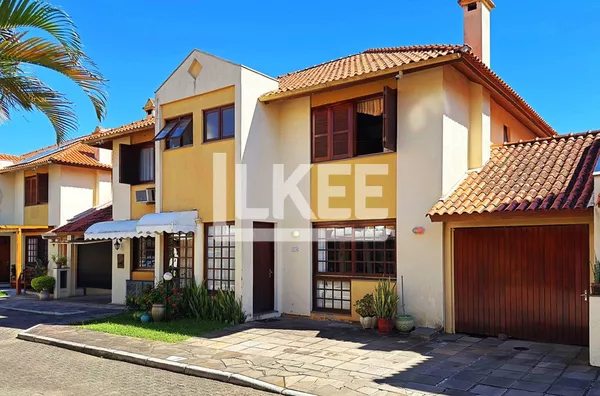 Ipanema | Casa semimobiliada com 3 quartos (sendo 1 suíte) à venda | 140m² | Lareira | Churrasqueira | 3 Banheiros | 2 Vagas | Em Porto Alegre/RS