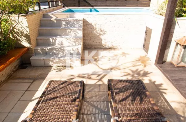 Auxiliadora | Cobertura Duplex com 3 quartos (sendo 1 suíte) à venda | 278,88m² | 3 Banheiros | 4 Vagas | Em Porto Alegre/RS 