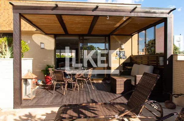 Auxiliadora | Cobertura Duplex com 3 quartos (sendo 1 suíte) à venda | 278,88m² | 3 Banheiros | 4 Vagas | Em Porto Alegre/RS 