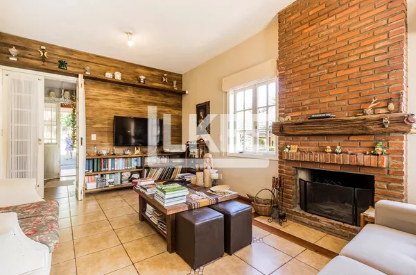 Belém Novo | Casa semi mobiliada à venda com 4 quartos (sendo 1 suíte) | 352,19m² | Churrasqueira | 4 Banheiros | 6 Vagas |  Em Porto Alegre/RS