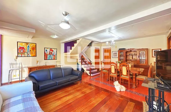 Ipanema | Casa semimobiliada com 3 quartos (sendo 1 suíte) à venda | 140m² | Lareira | Churrasqueira | 3 Banheiros | 2 Vagas | Em Porto Alegre/RS