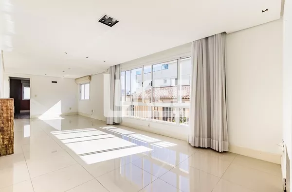 Menino Deus | Apartamento Semimobiliado com 2 quartos ( sendo 2 suítes) à venda | 91 m² | 3 Banheiros | 2 Vagas | Lareira | Em Porto Alegre/RS