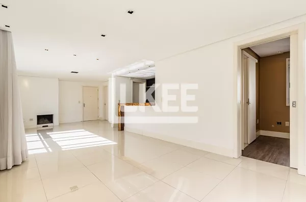 Menino Deus | Apartamento Semimobiliado com 2 quartos ( sendo 2 suítes) à venda | 91 m² | 3 Banheiros | 2 Vagas | Lareira | Em Porto Alegre/RS