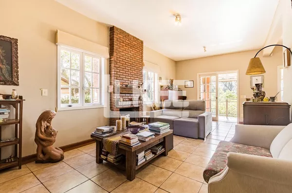 Belém Novo | Casa semi mobiliada à venda com 4 quartos (sendo 1 suíte) | 352,19m² | Churrasqueira | 4 Banheiros | 6 Vagas |  Em Porto Alegre/RS