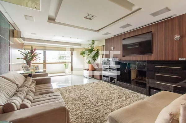 Petrópolis | Apartamento Semimobiliado com 4 quartos (sendo 4 suítes) à venda | 404m² | 6 Banheiros | 3 vagas | Sacada | Churrasqueira | Hidromassagem | Em Porto Alegre/RS