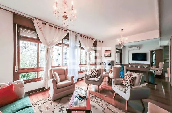 Santana | Apartamento semi mobiliado com 4 quartos (1 suíte) à venda | 250m² | 2 vagas | Com sacada aberta Em Porto Alegre/RS