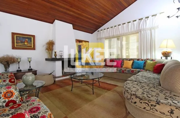 Ipanema - Casa, à venda, 03 dormitórios, 02 vagas na garagem, com infra estrutura