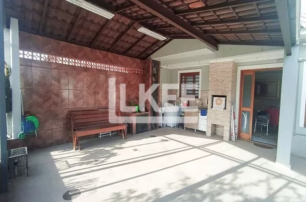 Hípica | Casa em condominio semi mobiliada com 3 suítes à venda | 181 m² | 2 vagas | Com lareira, sacada e churrasqueira | Em Porto Alegre/RS